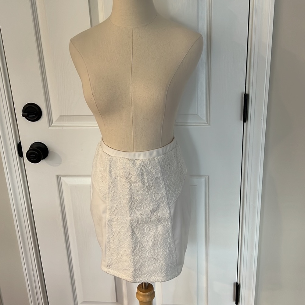 White bodycon skirt